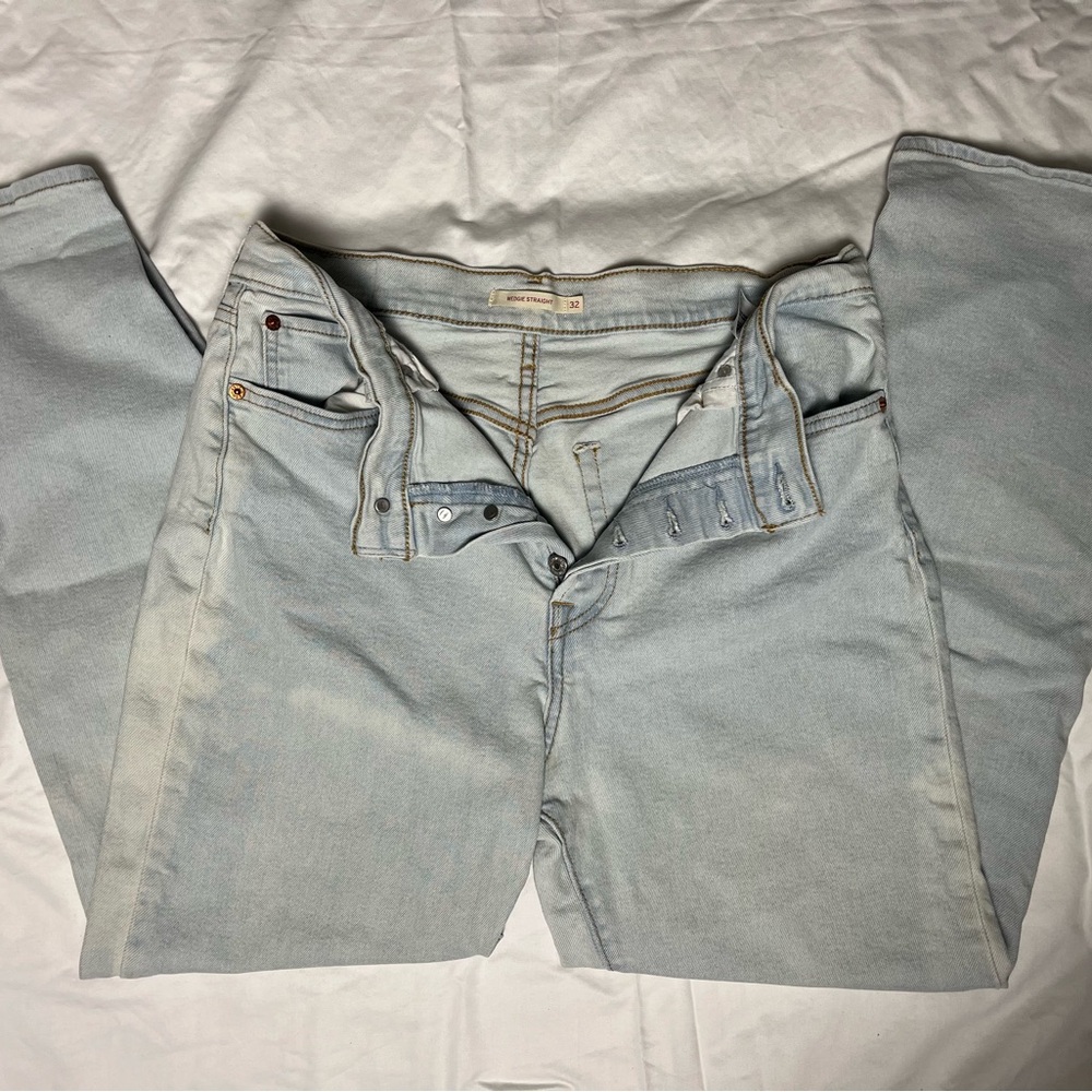 Levi’s Women’s Wedgie Straight Jean, Size 32, Light Wash - Picture 2 of 2